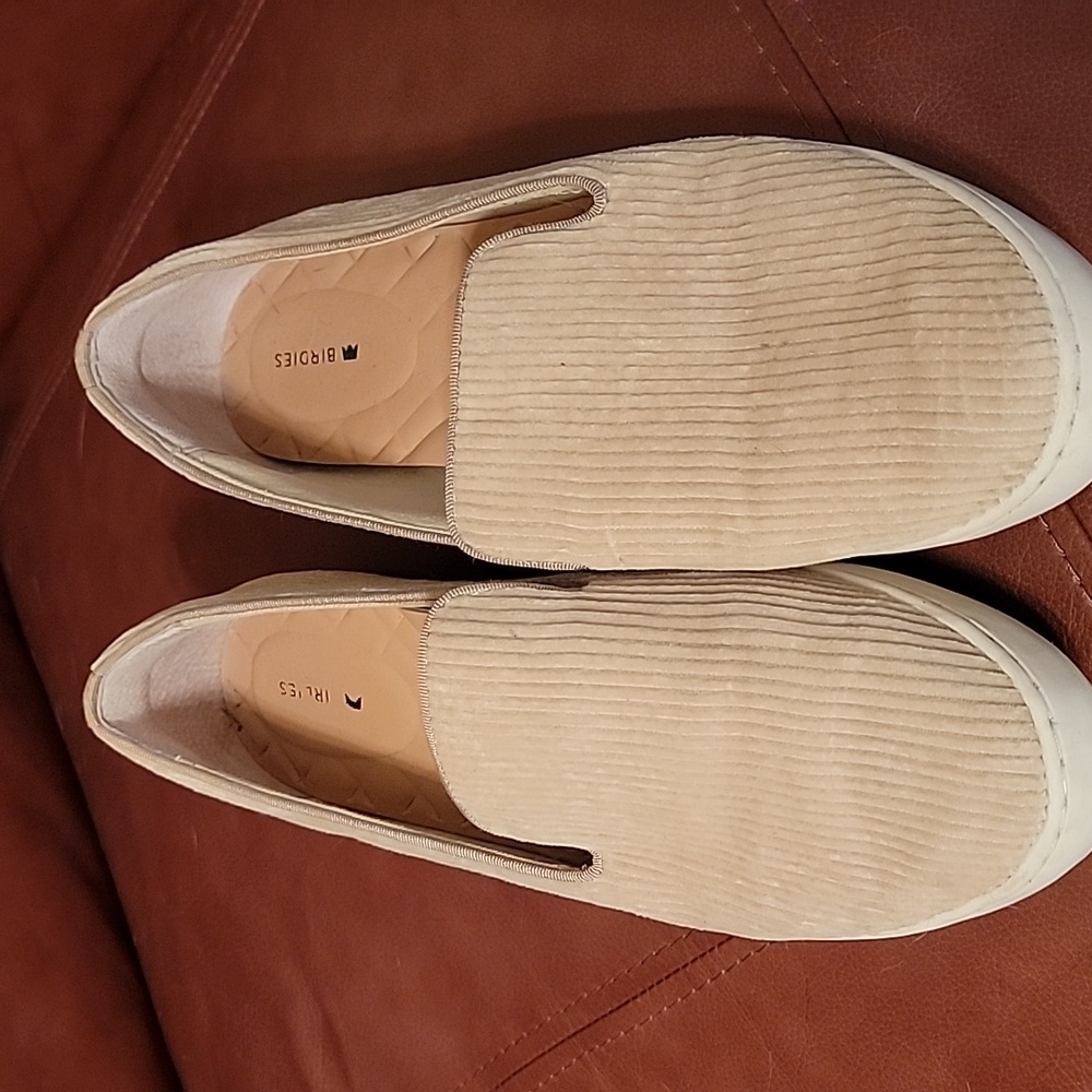Birdies womens size 11 beige slip on shoes